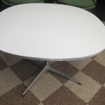 656 1704 PEDESTAL TABLE